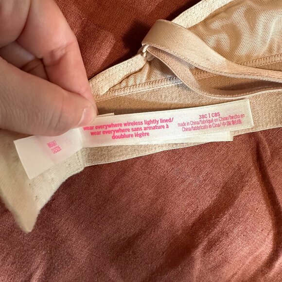 WEAR EVERYWHERE LIGHTLY LINED WIRELESS BRA Victoria's Secret Pink - size 38C - Picture 5 of 5